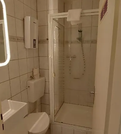 Ruestudio, Naehe Rue & Messe, Museum Folkwang, Netflix Apartmán