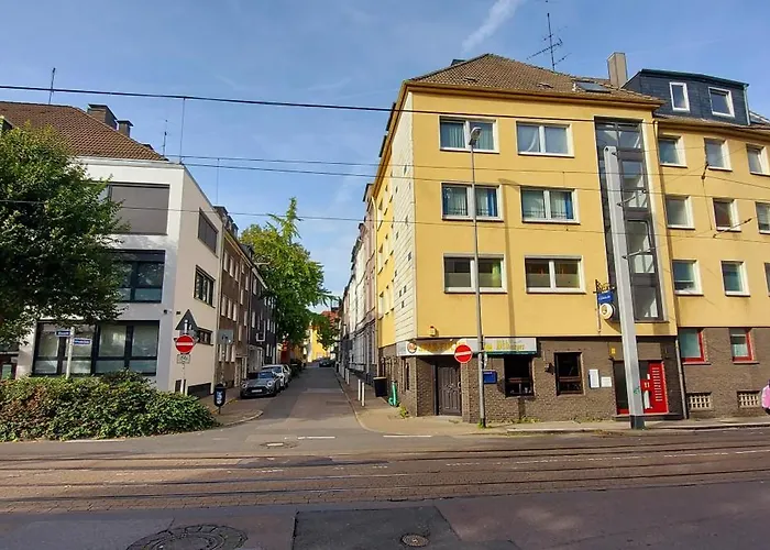 Ruestudio, Naehe Rue & Messe, Museum Folkwang, Netflix アパート